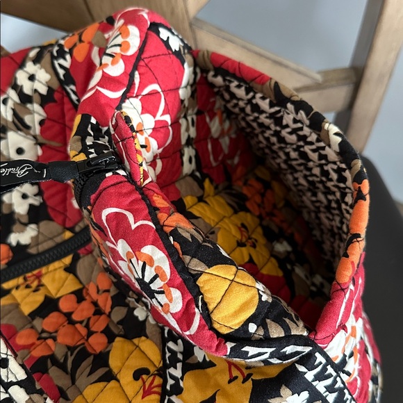 NWOT Vera Bradley Large Traveler Duffle Bag - Bittersweet Pattern   *RETIRED* - Picture 6 of 9